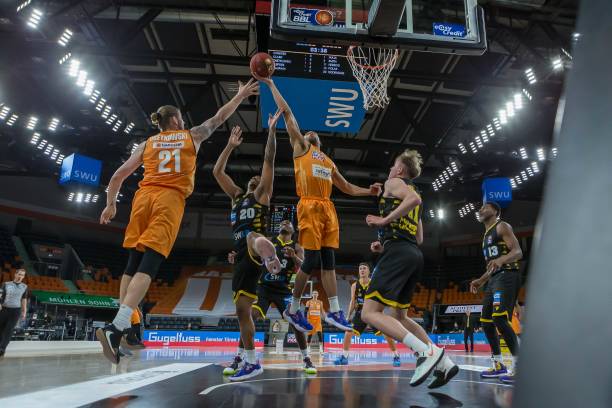 武磊式的球 武磊式的球