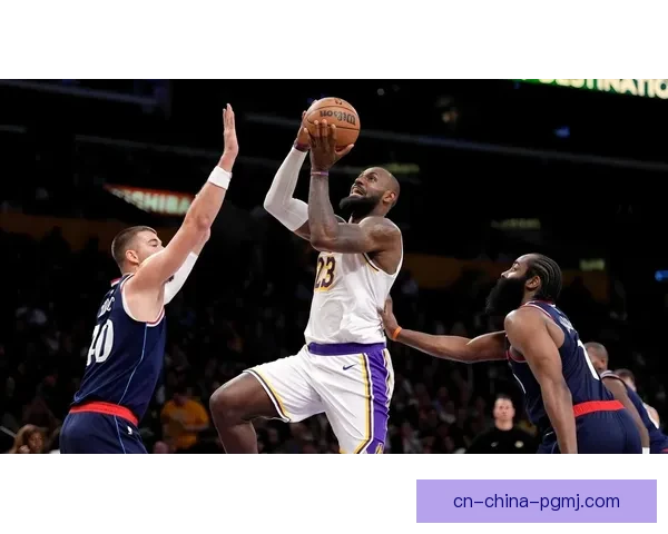 NBA季前赛战报：湖人逆转战胜勇士，勒布朗狂砍三双