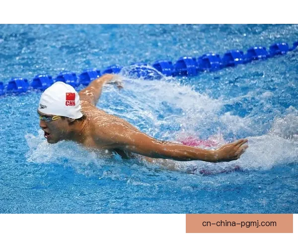 全国游泳大奖赛：争夺冠军激情澎湃