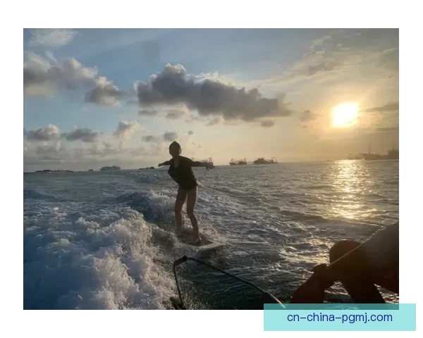 冲浪杯赛：冲浪热潮掀起，冠军花落谁家？