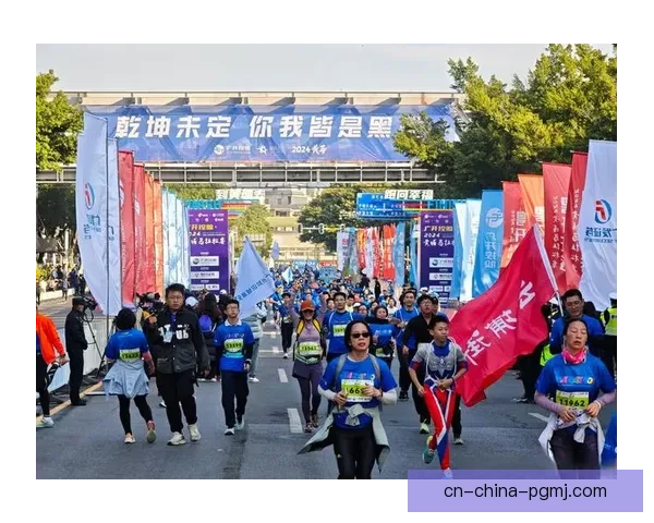 某某马拉松赛事再掀热潮,参与者突破历史纪录! 某某马拉松赛事再掀热潮,参与者突破历史纪录!