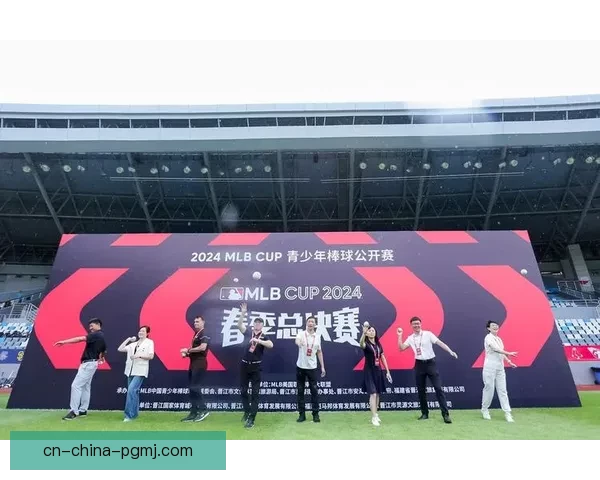 棒球盛宴：球场璀璨夜，热血角逐峰