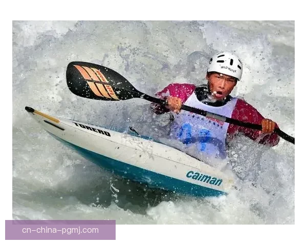 皮划艇比赛惊险胜负，竞技风暴引无数观众瞩目