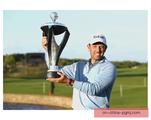 高尔夫赛事精彩纷呈，球员竞技火爆